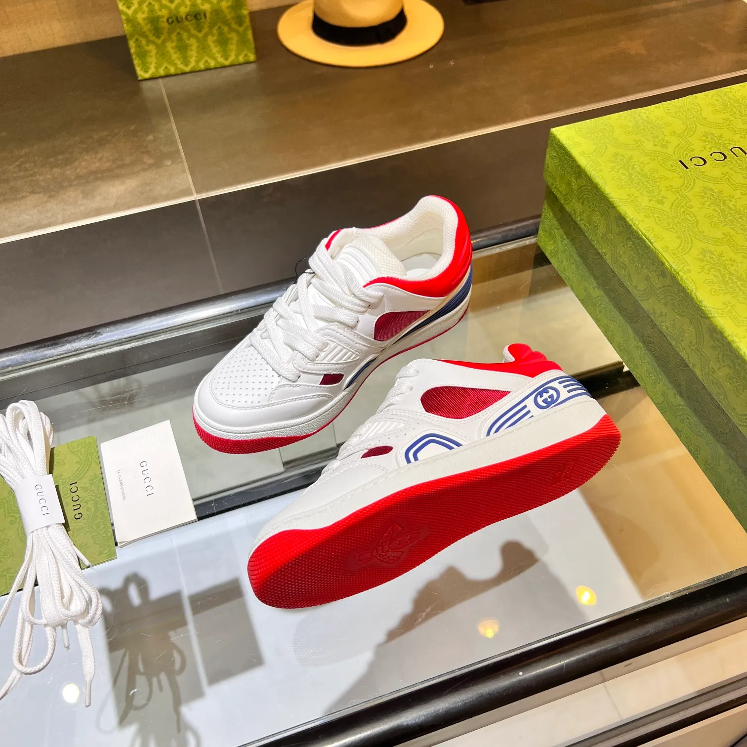 👟👟Ex-factory price 600👟👟 Men's size +10 high version, the top version of 2022 Gucci low-top sneakers! The new colors are reproduced one to one. New style for early spring, creating a perfect style💣💣💣street style🔥🔥🔥cool and trendy C-level fashionable outfit with a retro and futuristic feel🌹🌹🌹classic boot shape + British color-blocking design, super eye-catching. Various leather splicing, original reverse mold last type, imported high-end knitting needles showing exquisite texture! Open mold to customize high-density TPU outsole. 15 colors come out first. Size: Female 35-41 Male 39-46
